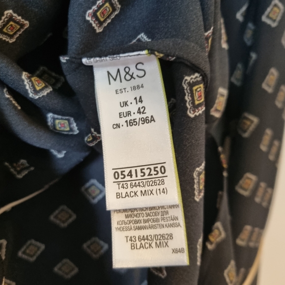 MARKS AND SPENCER COLLECTION Black Patterned Shirt Covered Buttons Wide Cuffs 14 - Picture 16 of 16